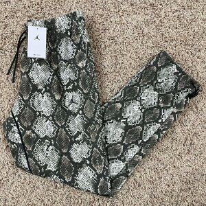 Jordan Sport Hoop Fleece Men's Dri-FIT Snake Printed Joggers Pants, Size M (New)